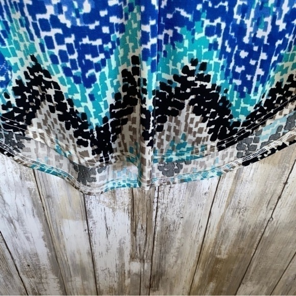 Market & Spruce Blue & Grey Chevron Sleeveless Blouse - Picture 2 of 5